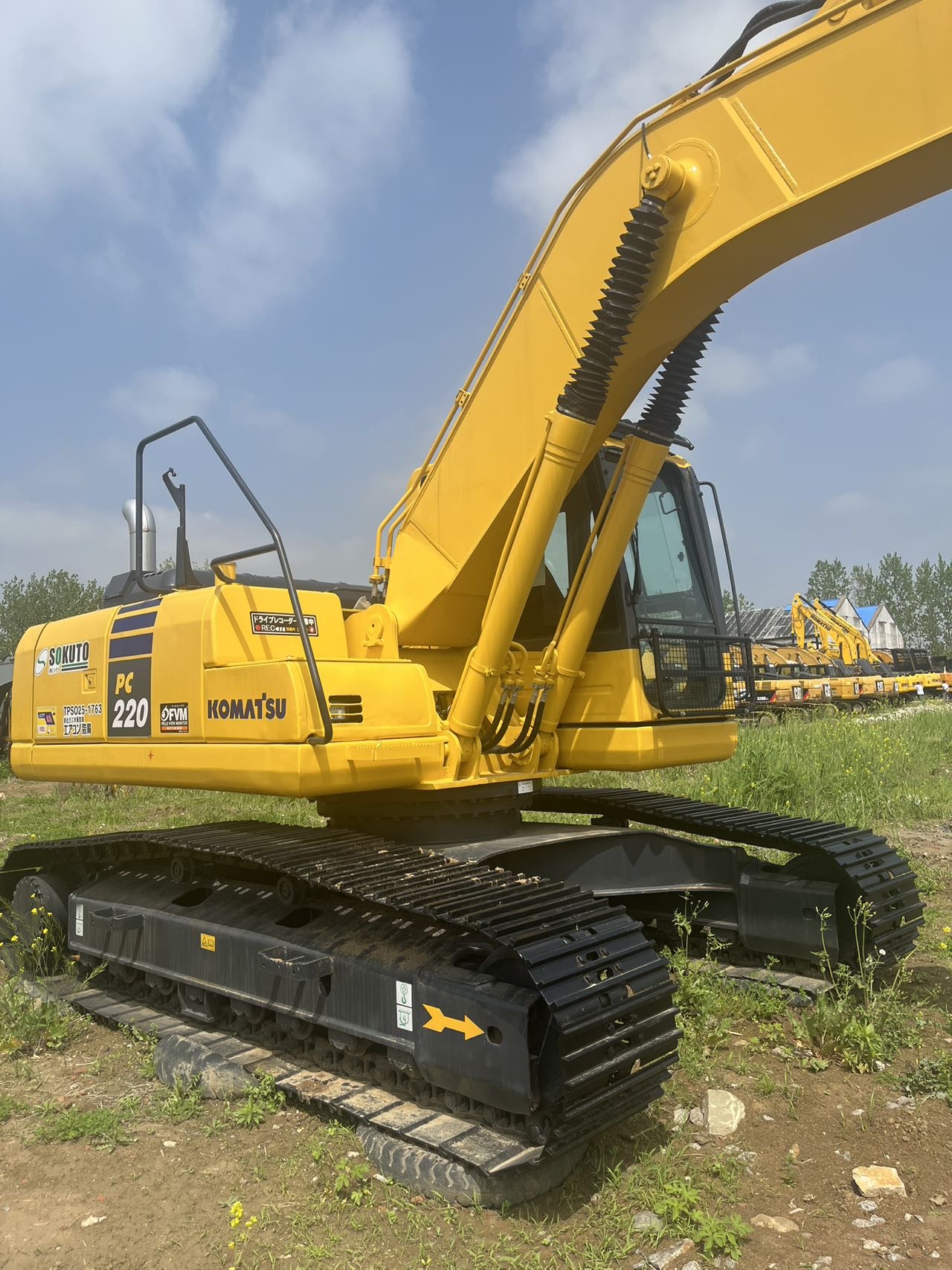 Buy Komatsu PC220-7 Used Excavator / 2