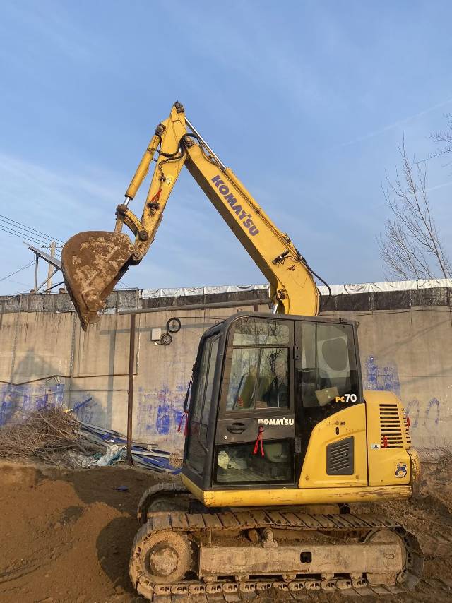 Buy Komatsu PC70-8 Used Excavator / 5