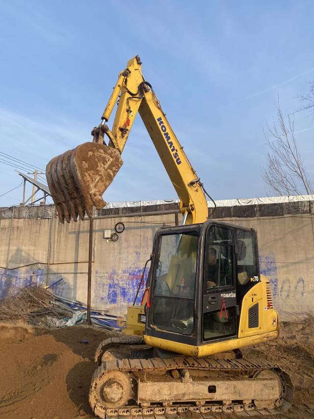 Buy Komatsu PC70-8 Used Excavator / 4