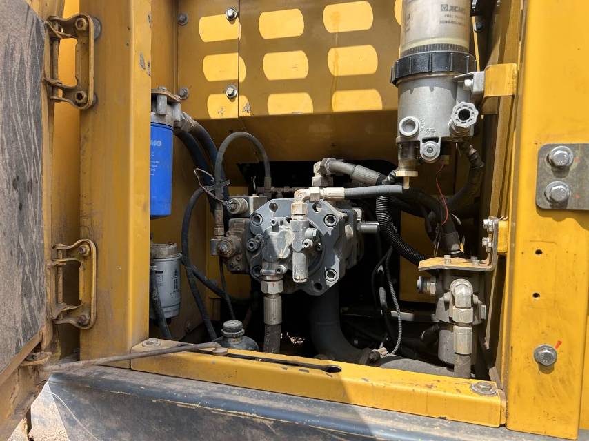 Buy XCMG XE135D Used Excavator / 6