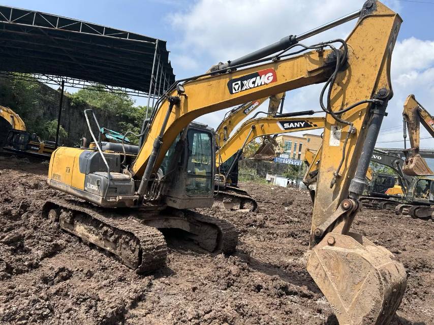 Buy XCMG XE135D Used Excavator / 2
