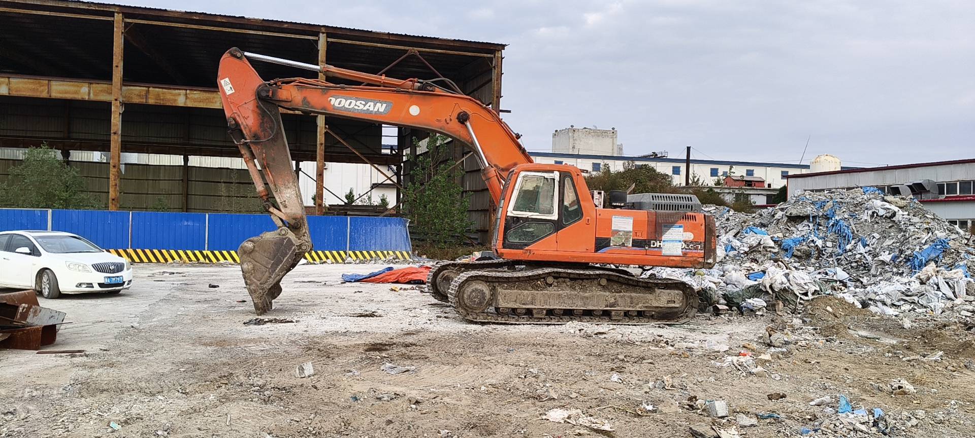 Buy Doosan 300LC-7 Used Excavator / 4