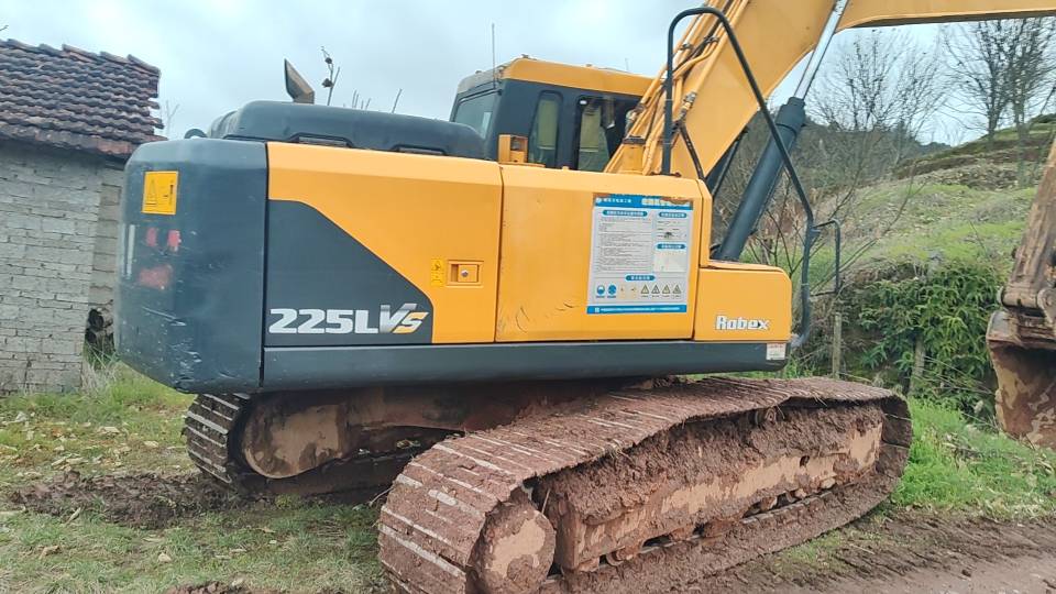 Buy Hyundai 215LC-7 Used Excavator / 2