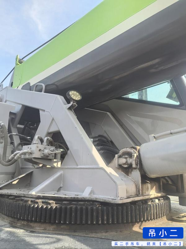 Buy Zoomlion ZTC251VE562 Used Crane / 3