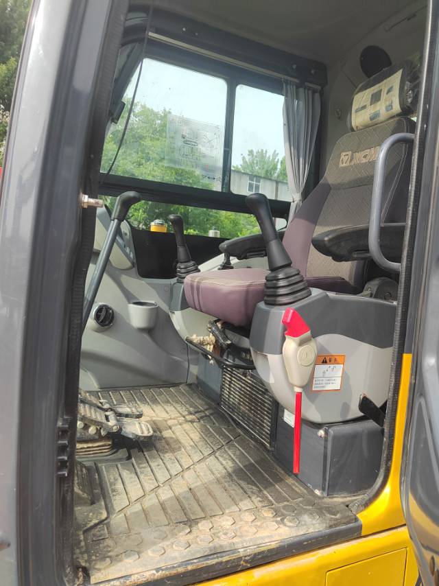 Buy XCMG XE65DA Used Excavator / 8