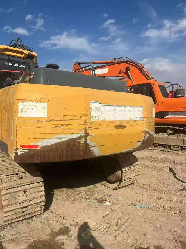 Buy JohnDeere 210cW Used Excavator / 4