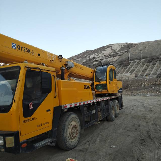 Buy XCMG QY20G Used Crane / 2