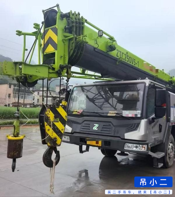 Buy Zoomlion 250V Used Crane