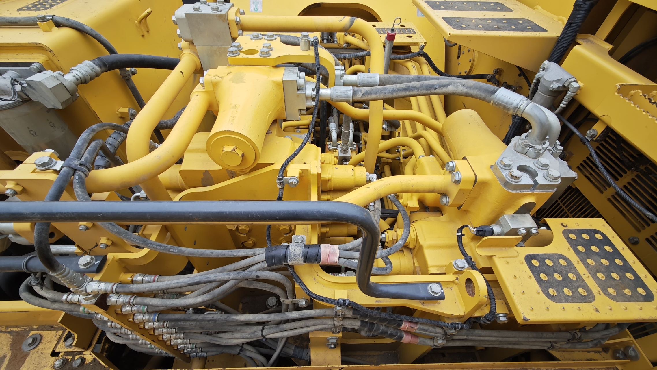 Buy Komatsu PC1250-11R Used Excavator / 9