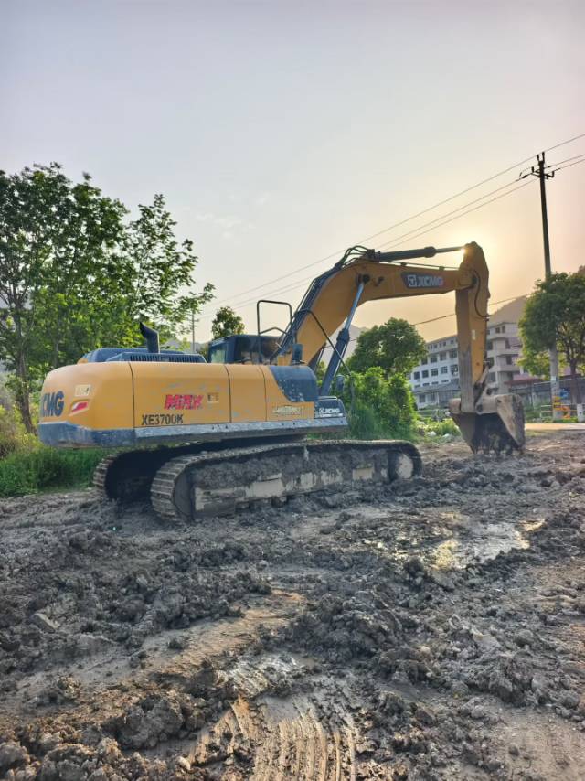 Buy XCMG XE370DK Used Excavator / 2