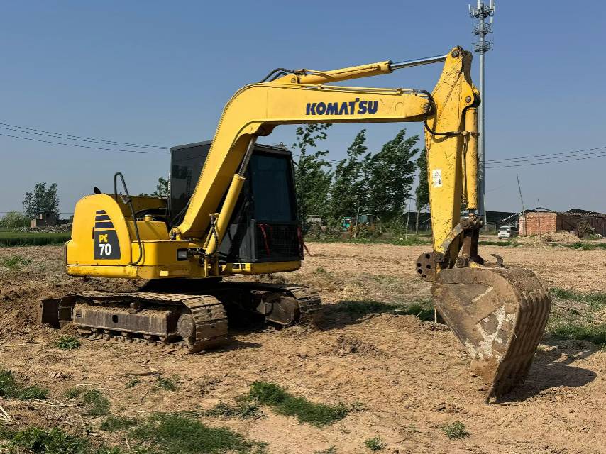 Buy Komatsu Used Excavator / 9