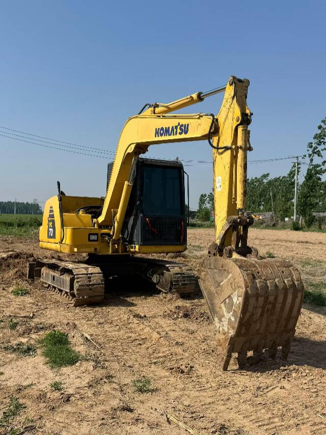 Buy Komatsu Used Excavator / 7