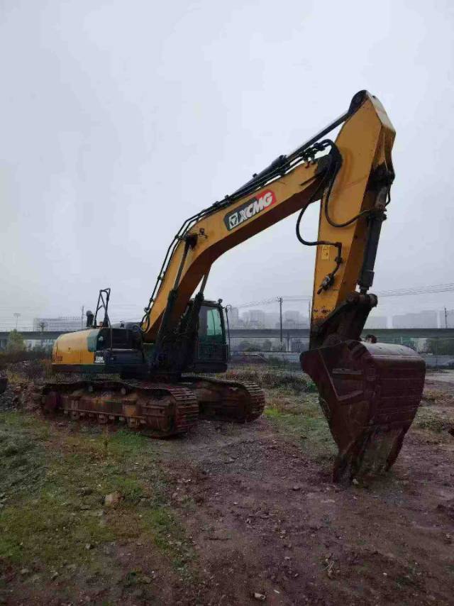 Buy XCMG XE7000 Used Excavator / 2