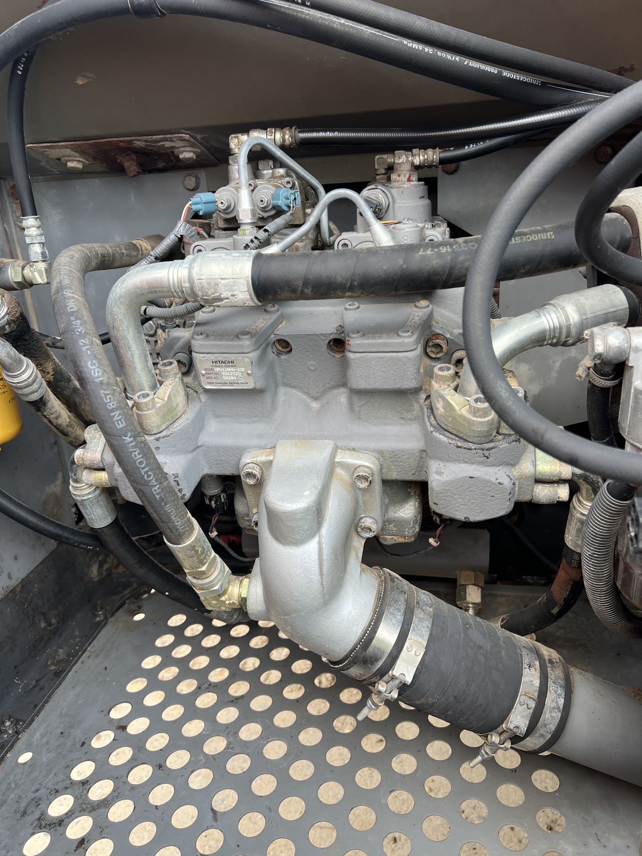 Buy Hitachi ZAXIS200 Used Excavator / 6