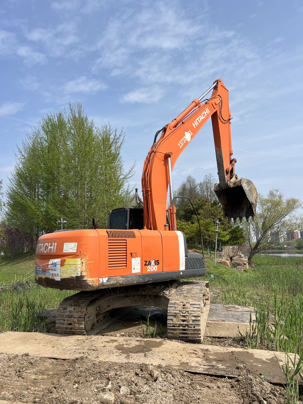 Buy Hitachi ZAXIS200 Used Excavator / 2