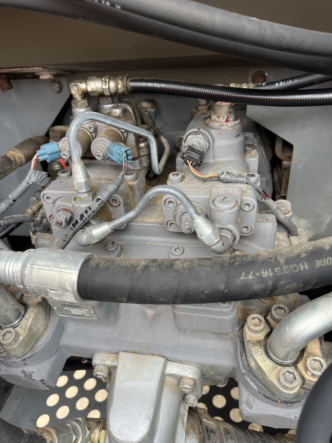 Buy Hitachi ZAXIS200 Used Excavator / 7