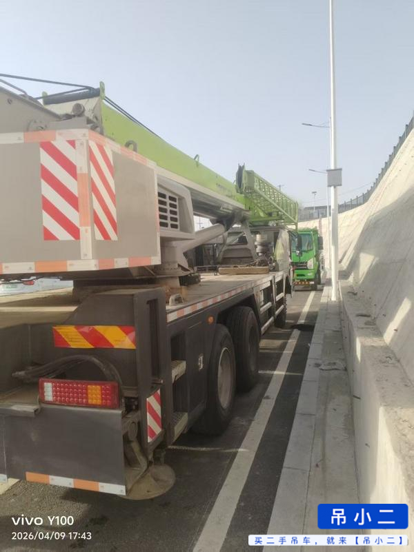 Buy Zoomlion ZTC251VE562 Used Crane / 4