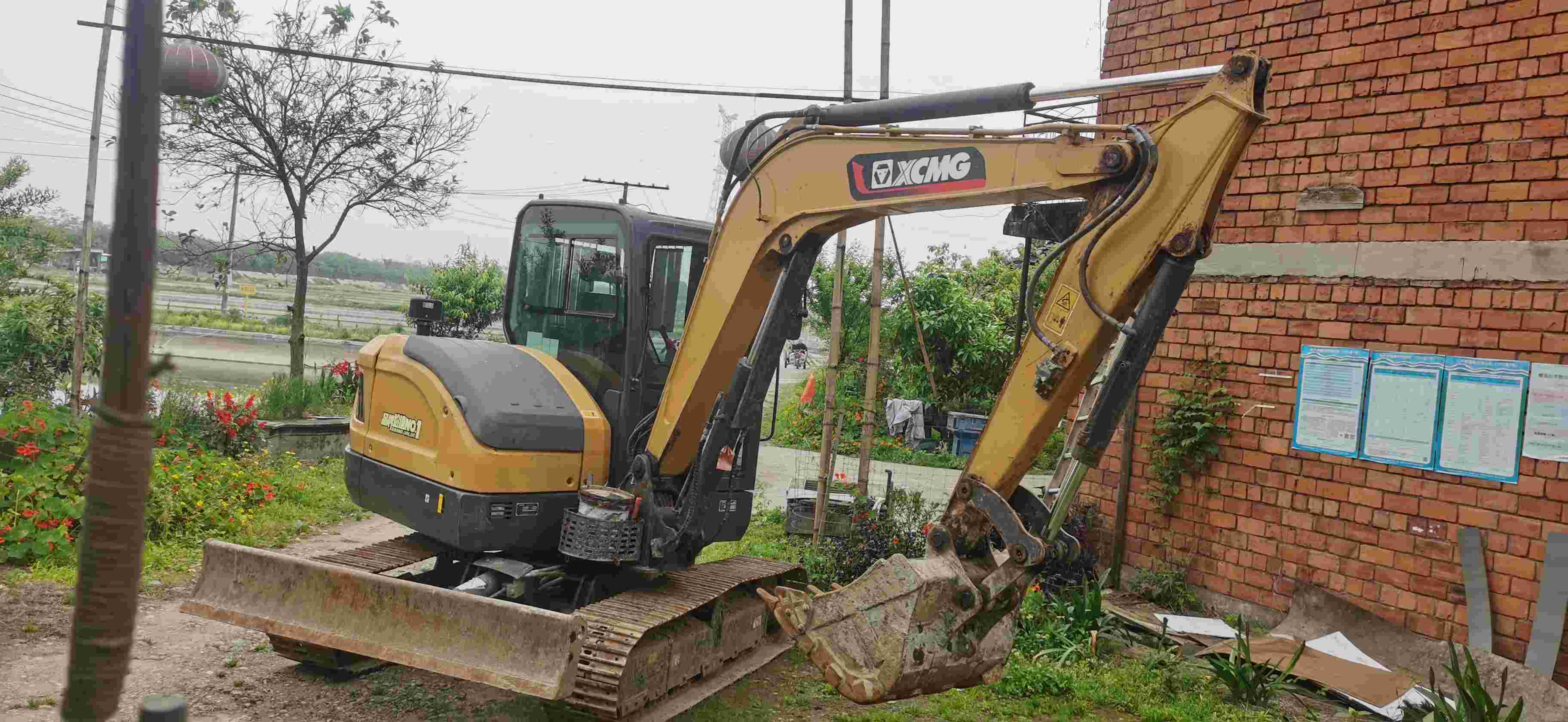Buy XCMG XE55DA Used Excavator / 2