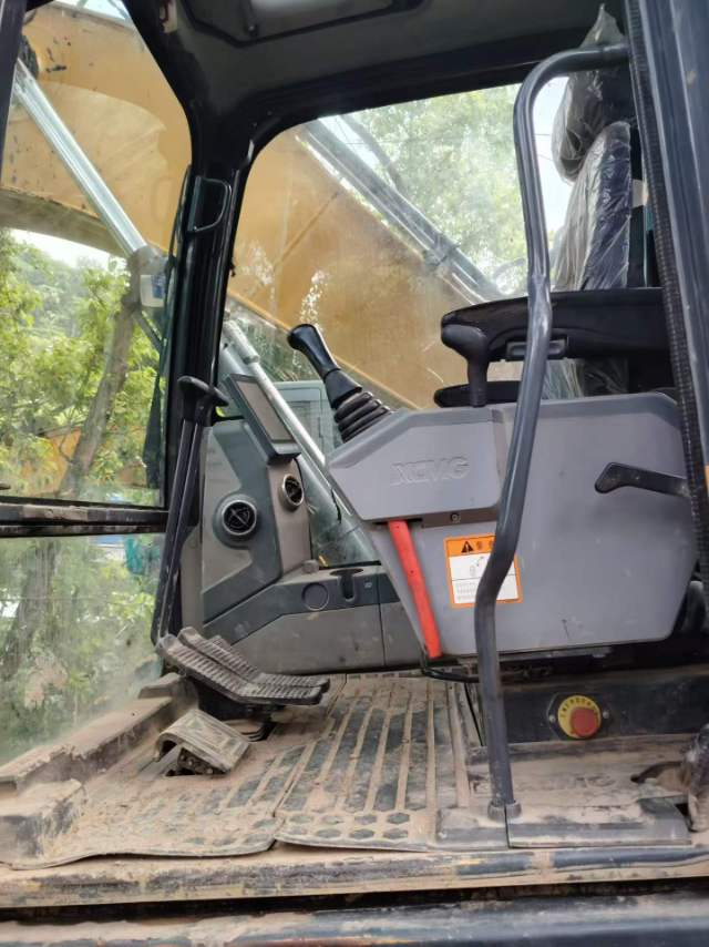 Buy XCMG XE205DA Used Excavator / 5