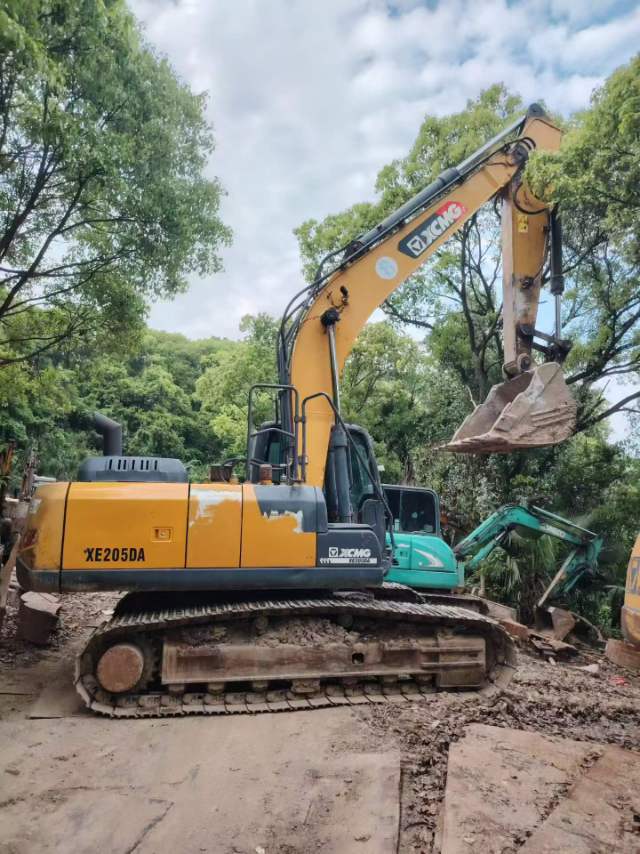 Buy XCMG XE205DA Used Excavator / 3