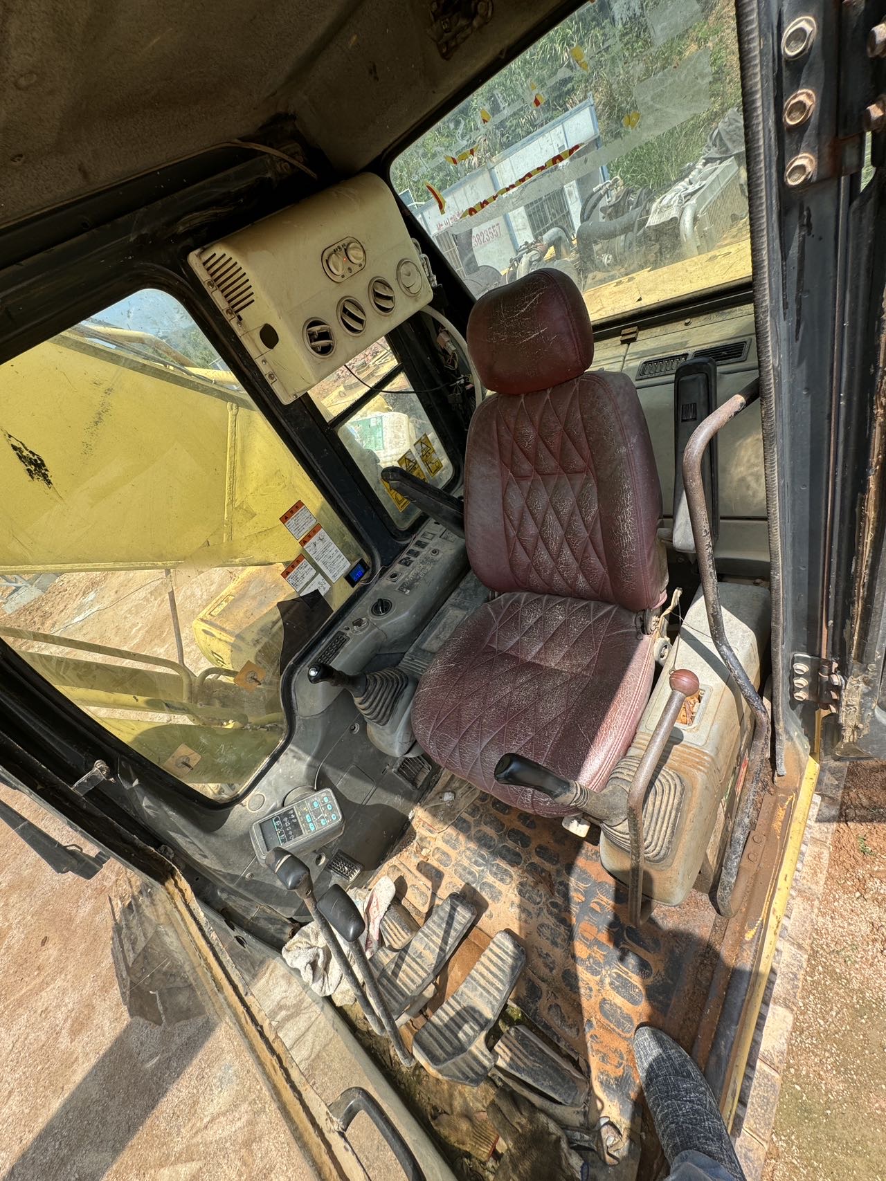 Buy Komatsu PC200-6E Used Excavator / 13