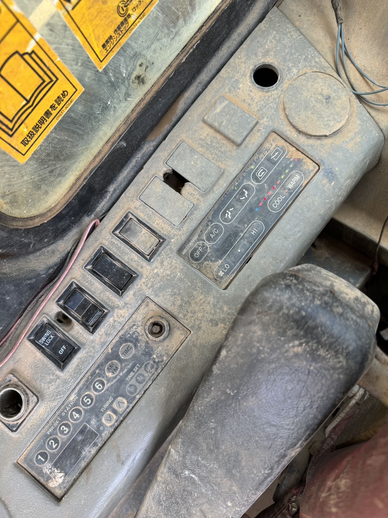 Buy Komatsu PC200-6E Used Excavator / 10