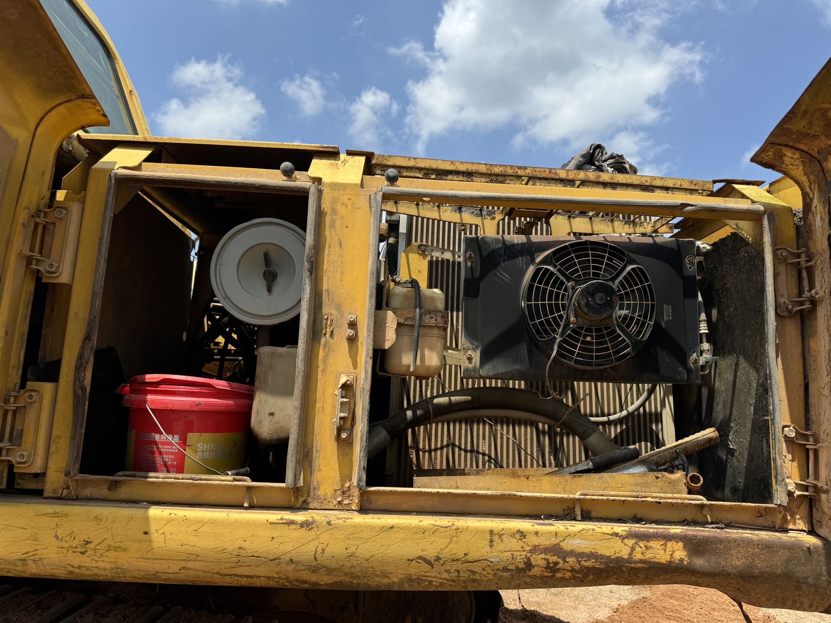 Buy Komatsu PC200-6E Used Excavator / 14