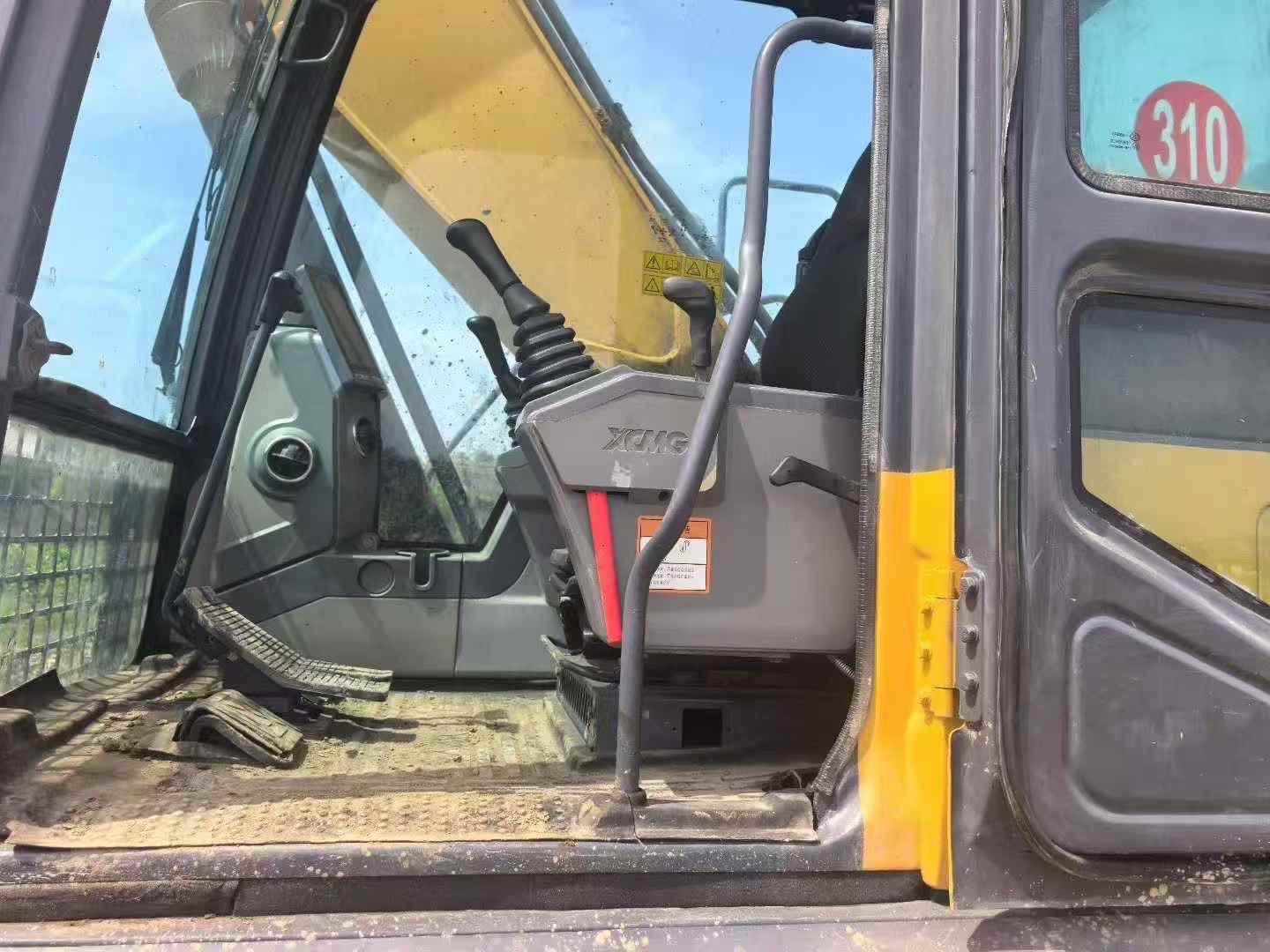 Buy XCMG XE270DK Used Excavator / 8