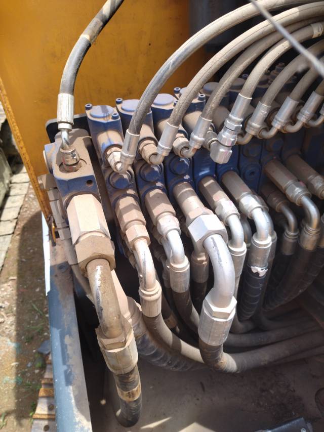 Buy Hyundai HX60N Used Excavator / 8