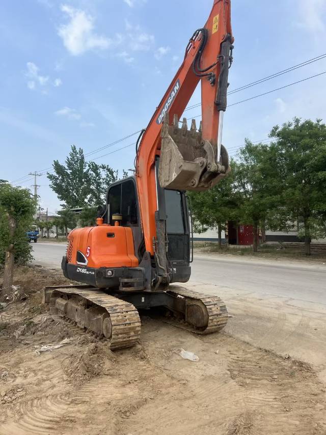 Buy Doosan DX60W-9CN Used Excavator / 3