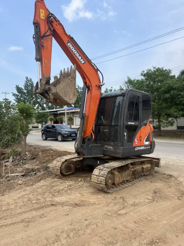 Buy Doosan DX60W-9CN Used Excavator / 5