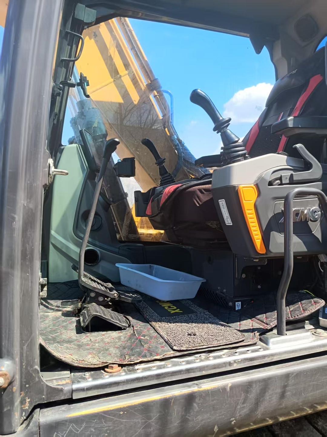 Buy XCMG XE105GA Used Excavator / 5