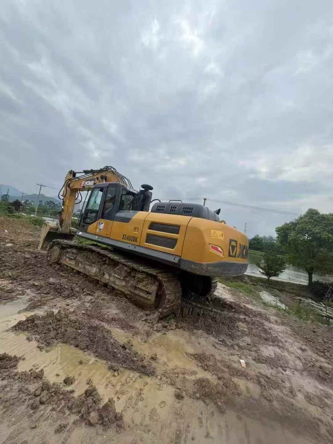 Buy XCMG XE400DK Used Excavator / 3