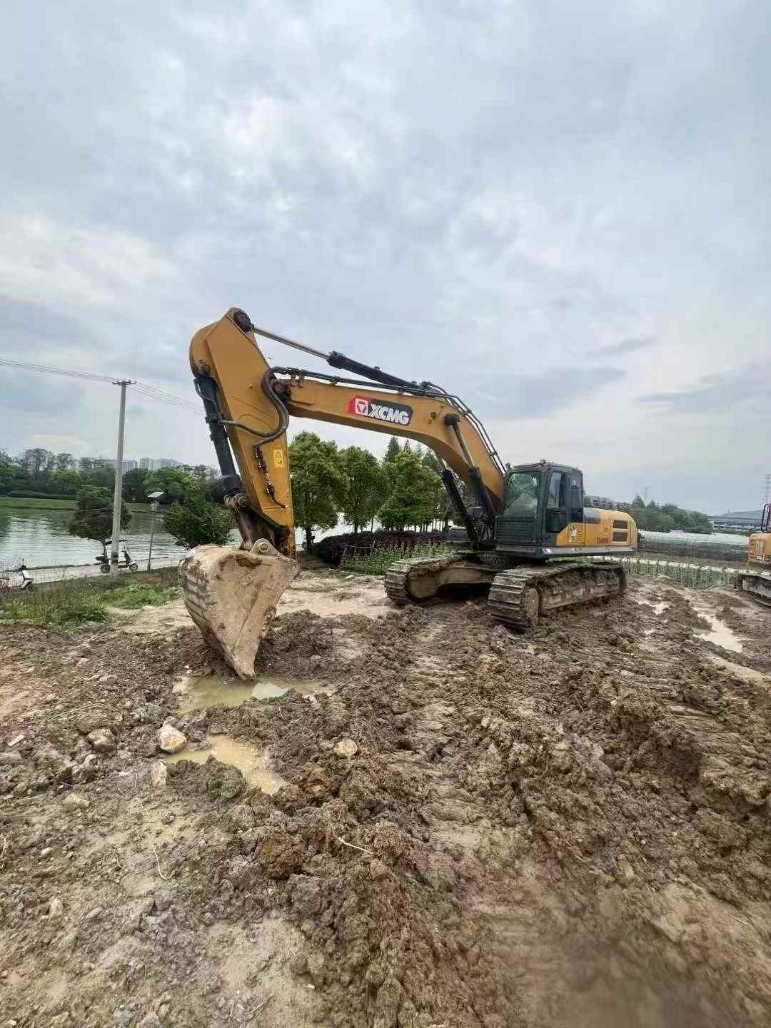 Buy XCMG XE400DK Used Excavator / 2