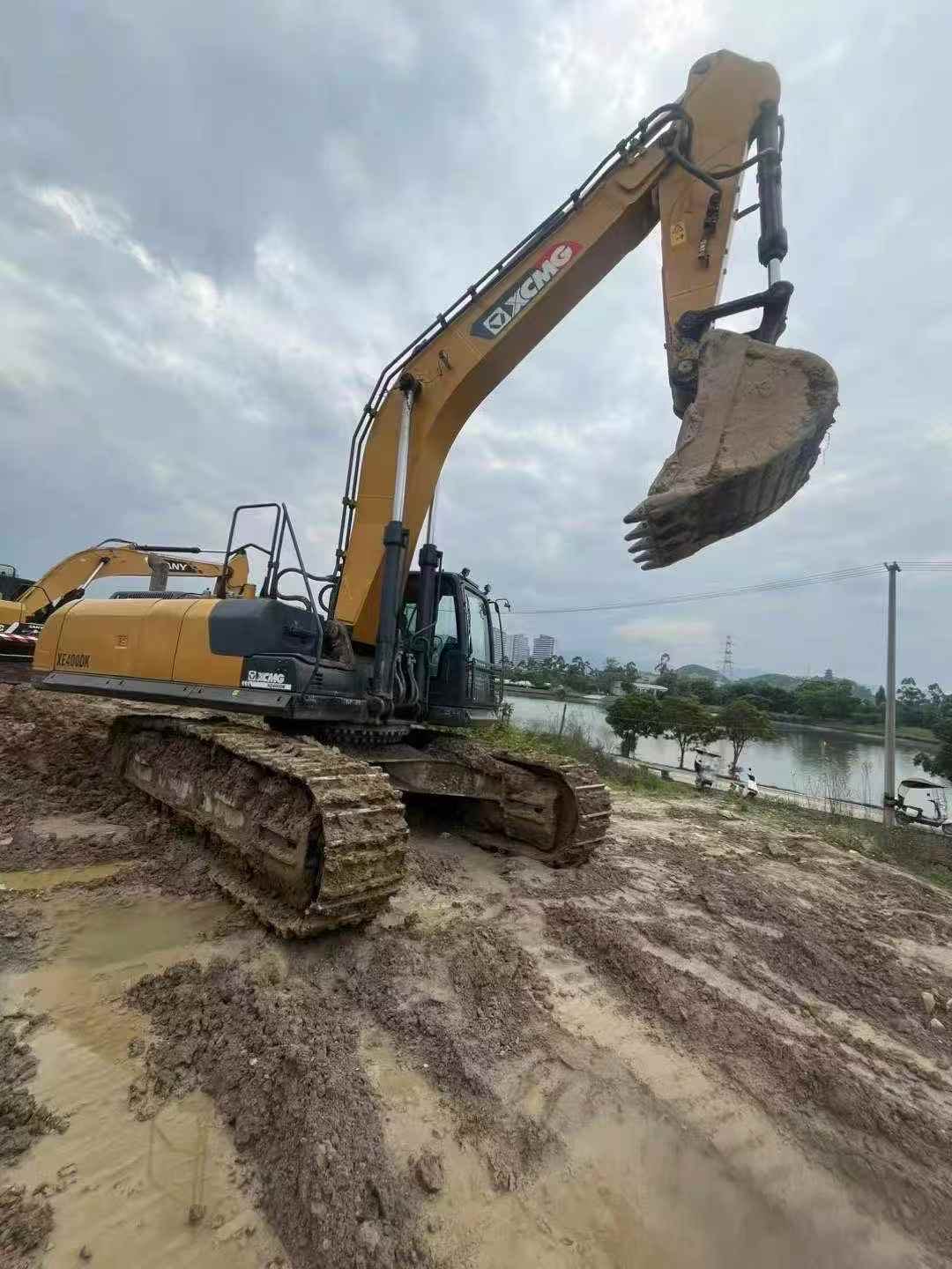 Buy XCMG XE400DK Used Excavator / 4