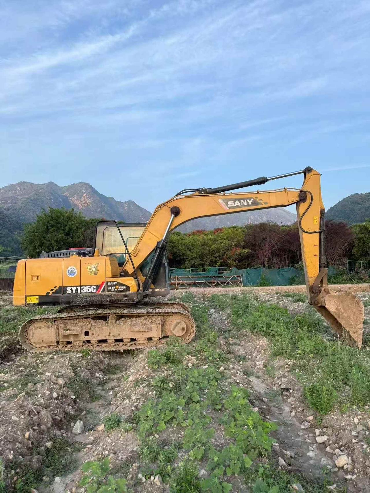 Buy Sany SY135 Used Excavator / 2