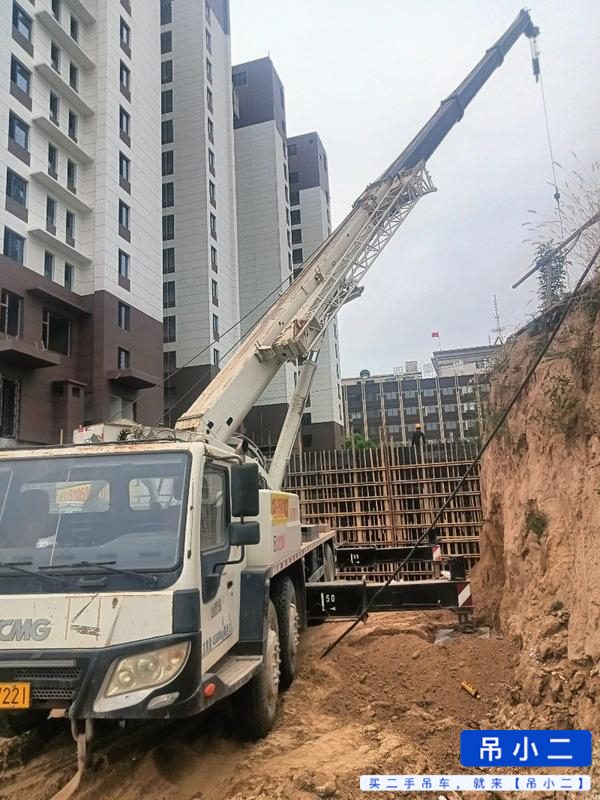 Buy XCMG QY70K Used Crane / 2