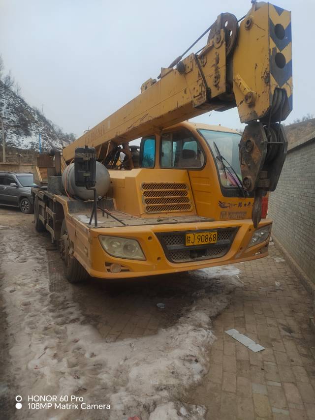 Buy XCMG QY12B.5 Used Crane / 2