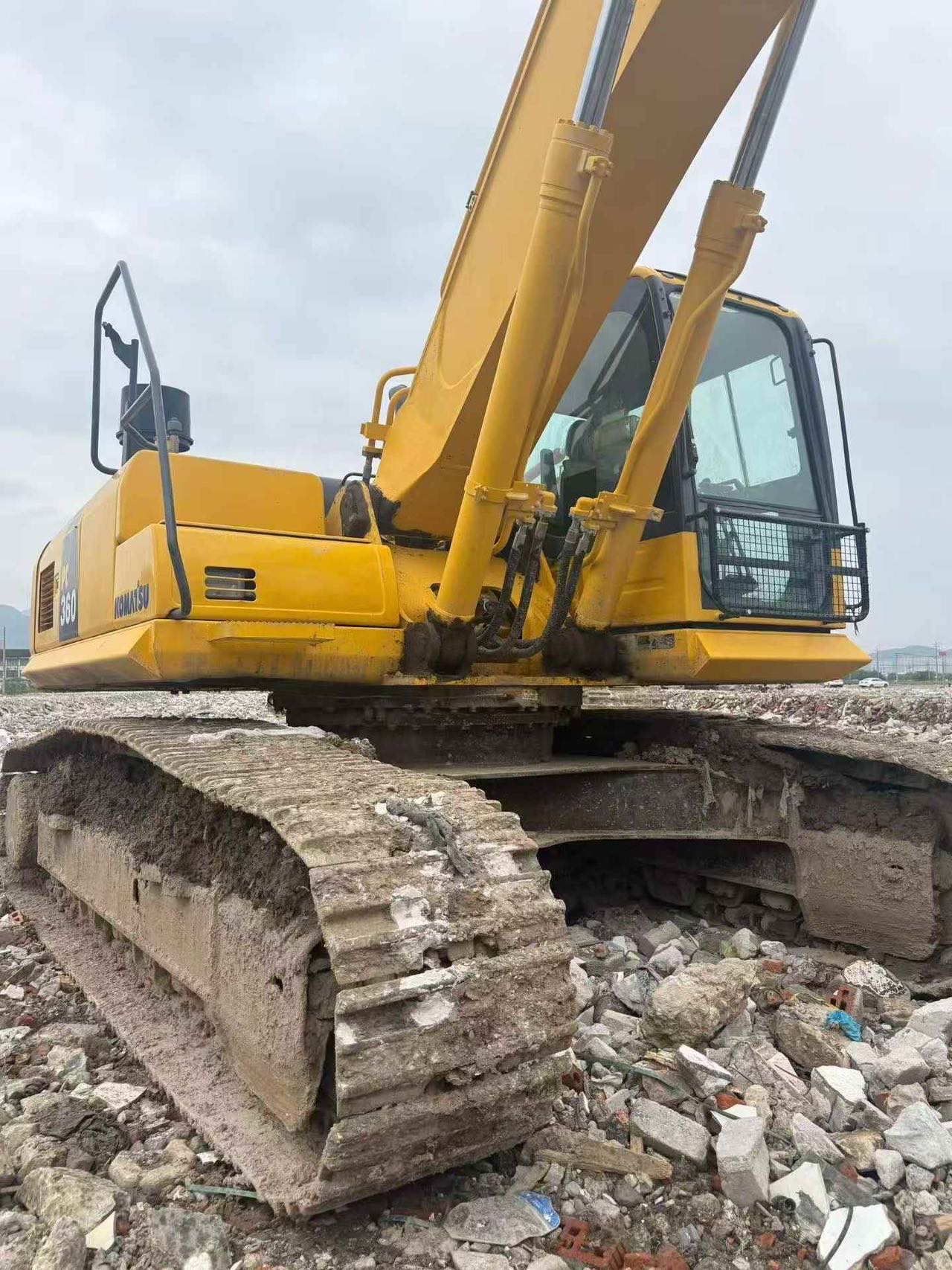 Buy Komatsu PC360-8M0 Used Excavator / 2