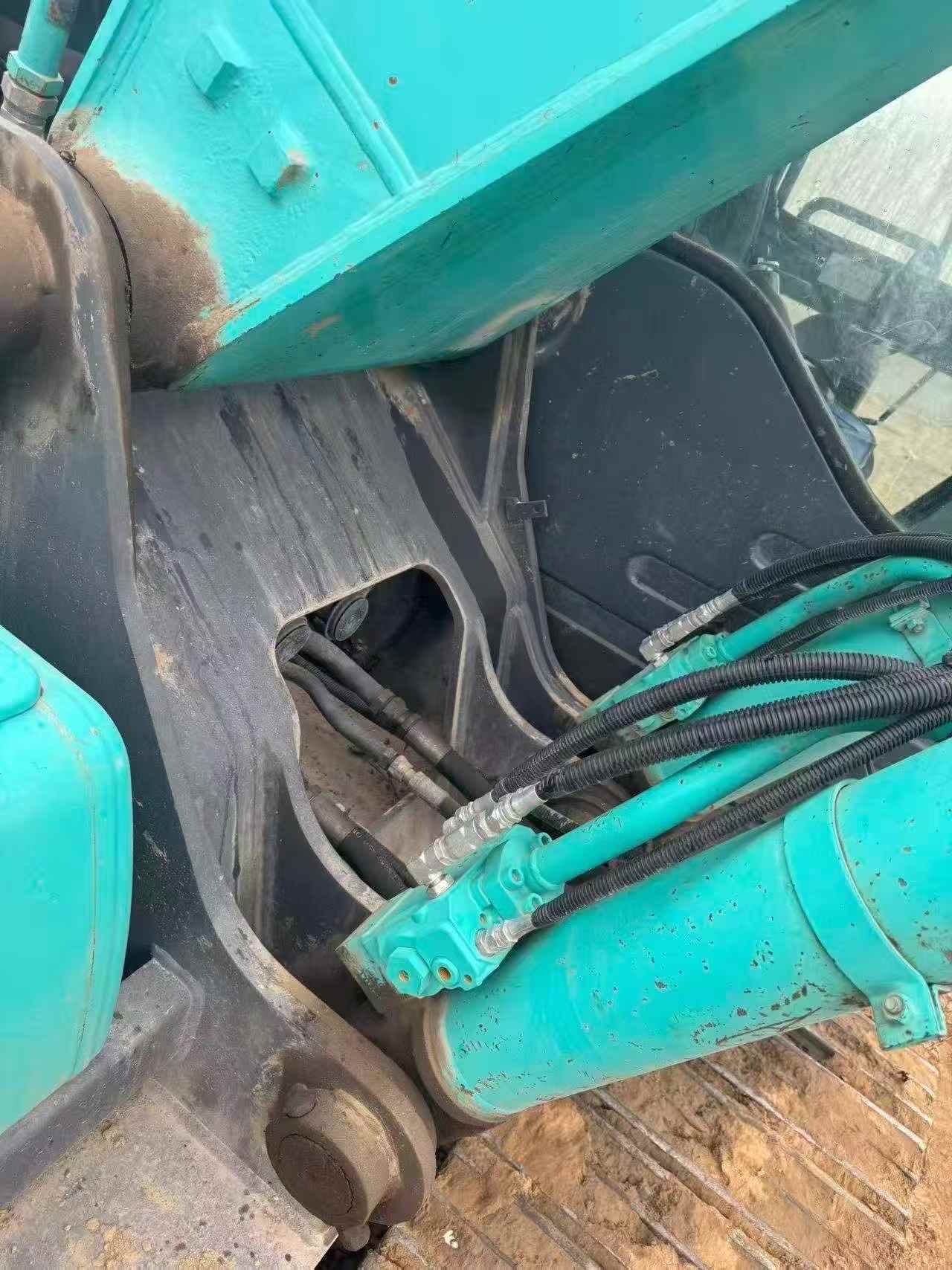 Buy Kobelco SK200 Used Excavator / 6