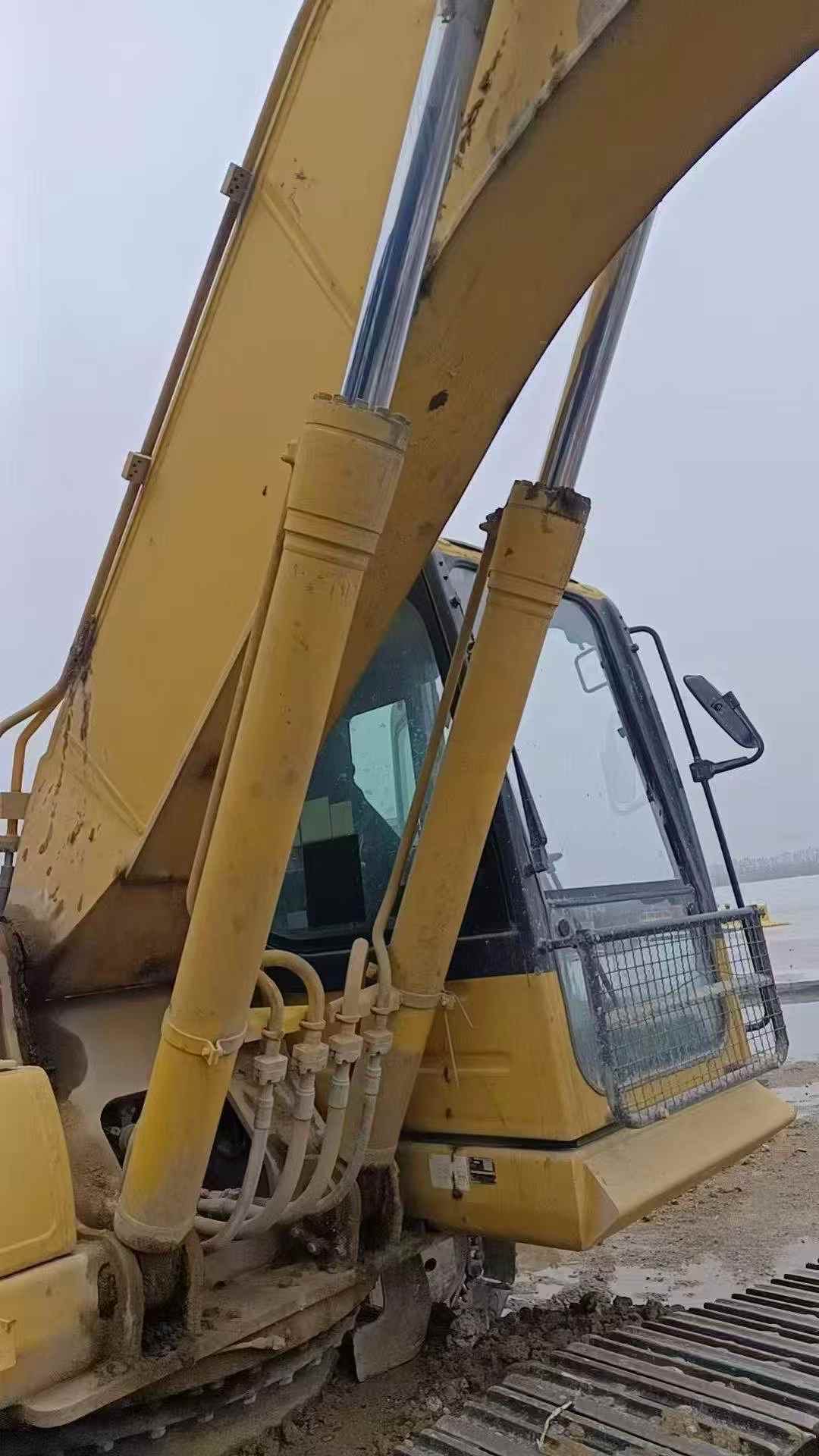 Buy Komatsu PC240LC-8M0 Used Excavator / 2