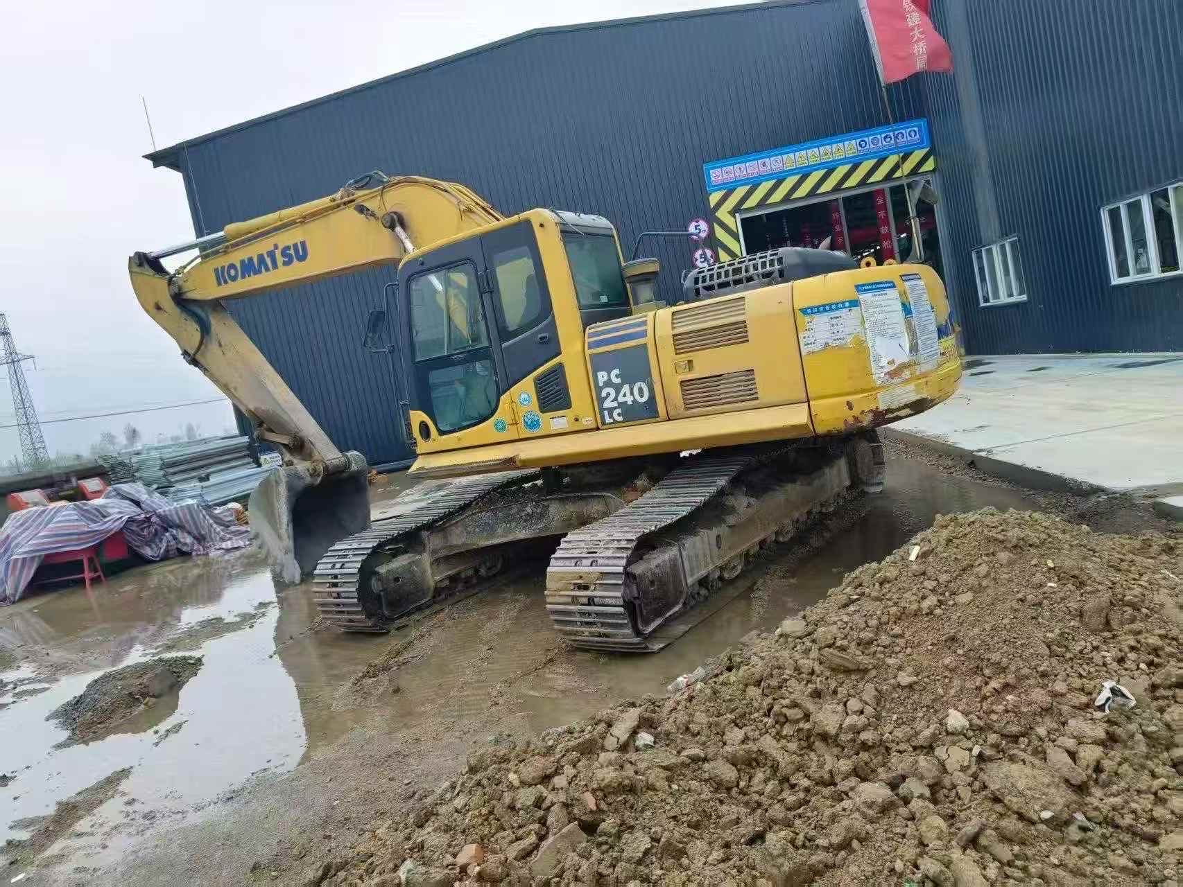 Buy Komatsu PC240LC-8M0 Used Excavator / 7
