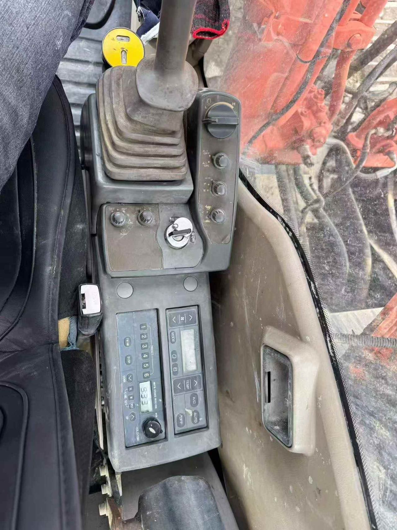 Buy Hitachi EX200-3 Used Excavator / 3