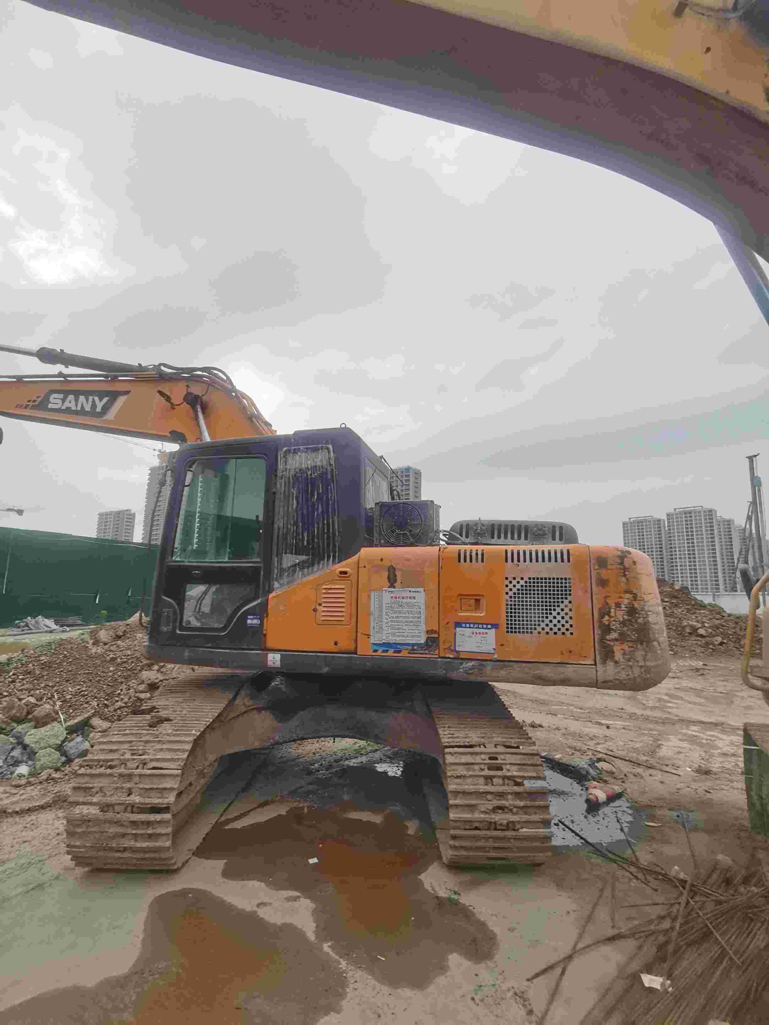 Buy Sany 205C-8 Used Excavator / 10