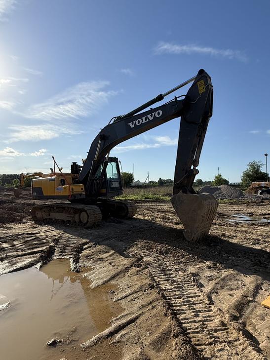 Buy Volvo 210D Used Excavator / 1