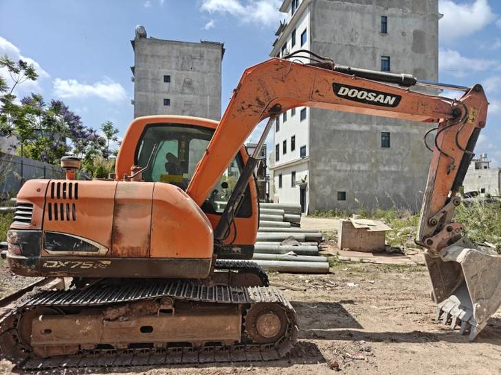 Buy Doosan 75-7 Used Excavator / 1