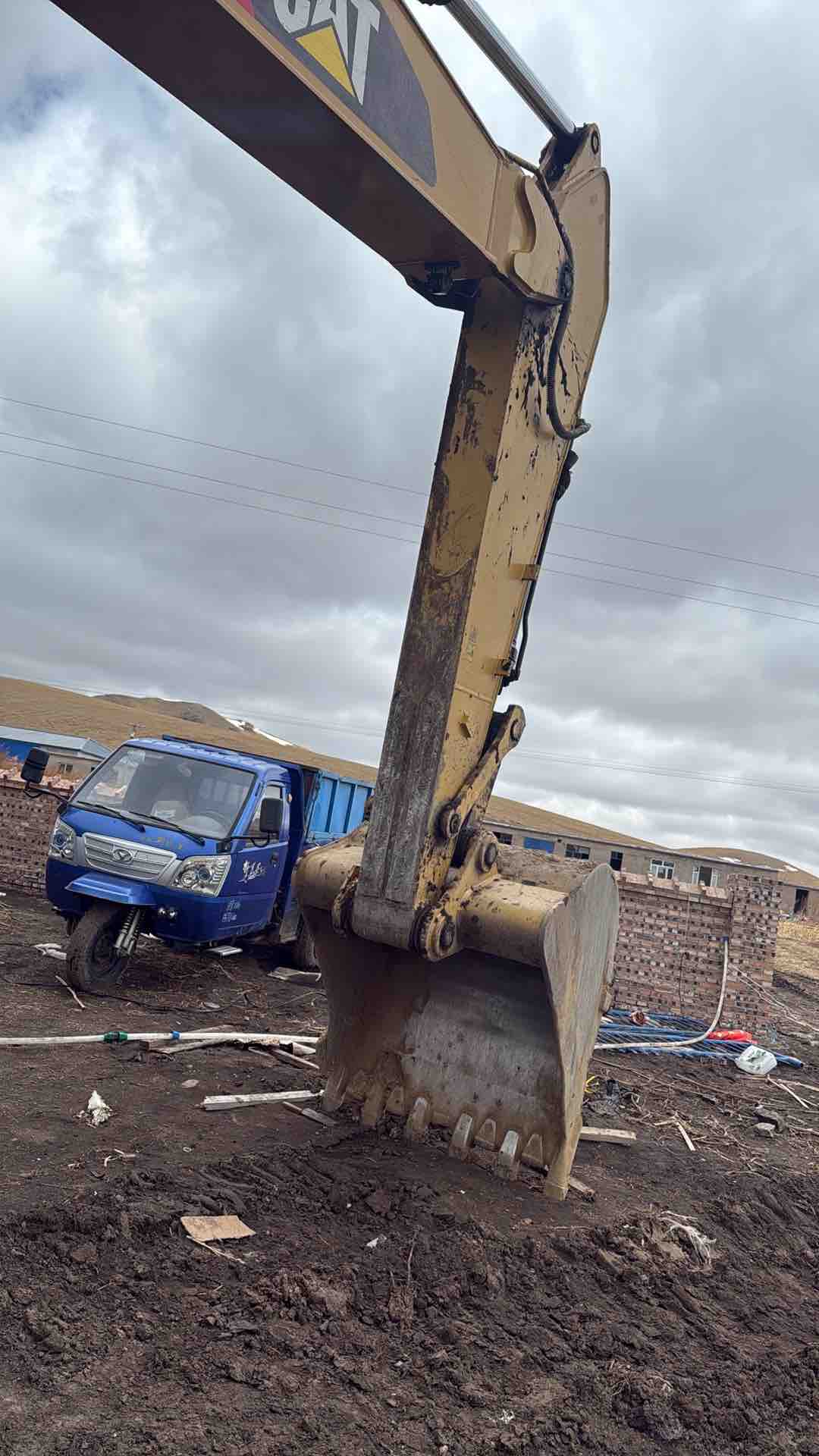 Buy Caterpillar 326D2 Used Excavator / 5