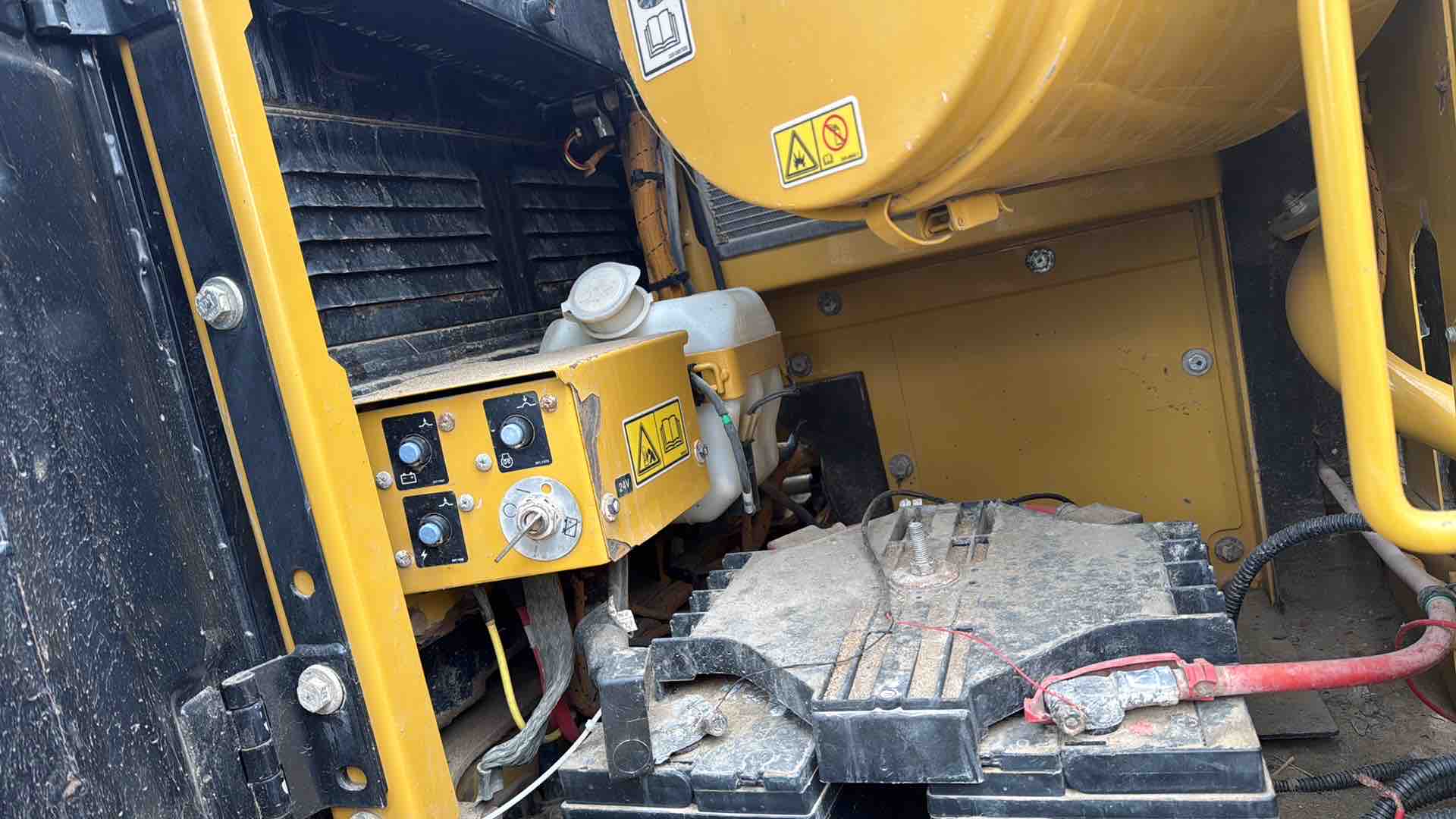 Buy Caterpillar 326D2 Used Excavator / 9