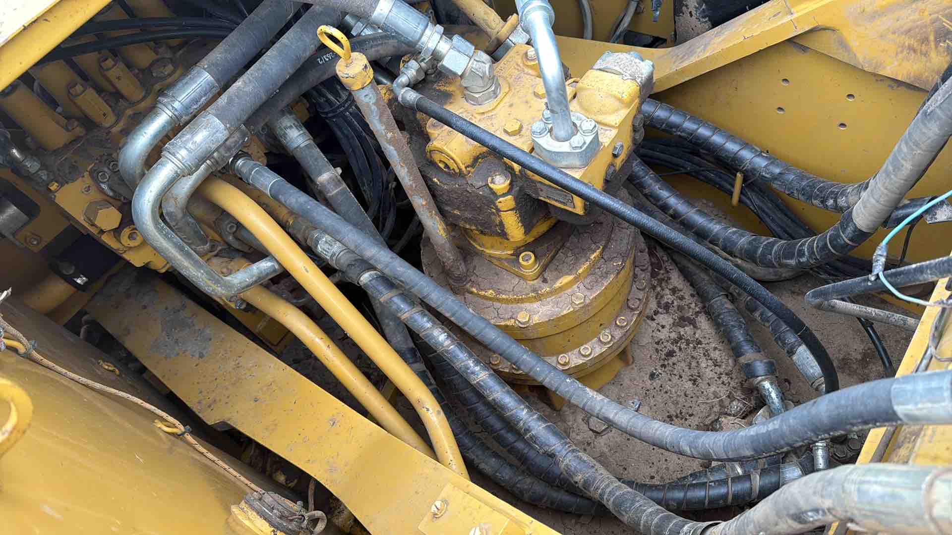 Buy Caterpillar 326D2 Used Excavator / 16