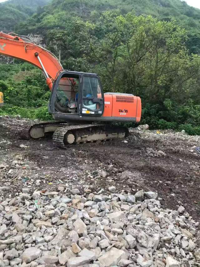 Buy Hitachi EX200-6 Used Excavator / 2